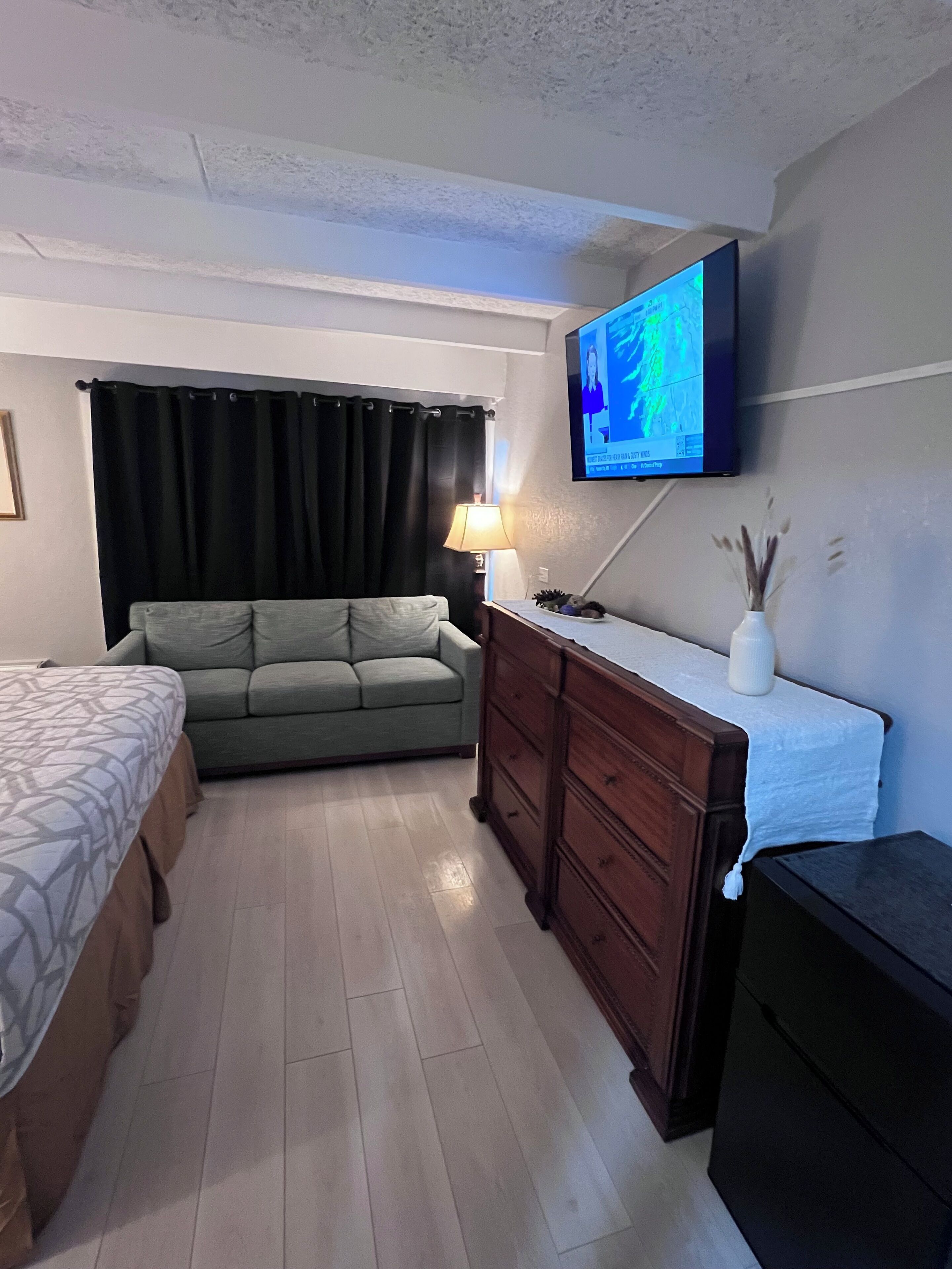 單人房, 1 張特大雙人床, 非吸煙房 (non pet) | 獨特裝修、隔音、熨斗/熨衫板、免費 Wi-Fi