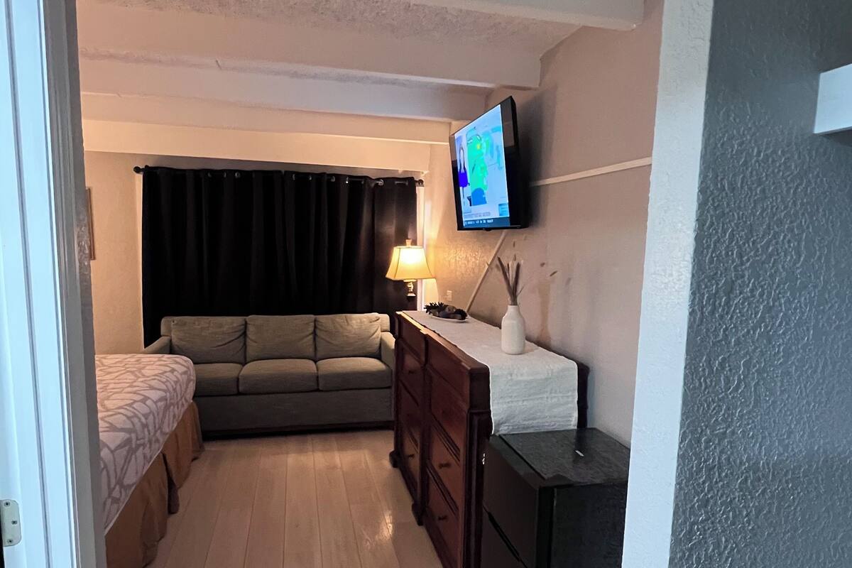 單人房, 1 張特大雙人床, 非吸煙房 (non pet) | 布置獨特、隔音、熨斗/熨衣板、免費無線上網