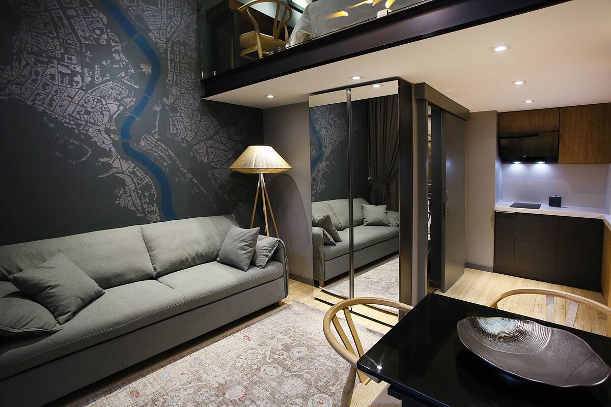 Studio | Private kitchenette | Coffee/tea maker, full-size fridge, microwave, oven