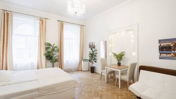 5 Schlafzimmer, Schreibtisch, Bügeleisen/Bügelbrett, kostenloses WLAN