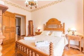 4 slaapkamers, een strijkplank/strijkijzer, wifi, beddengoed