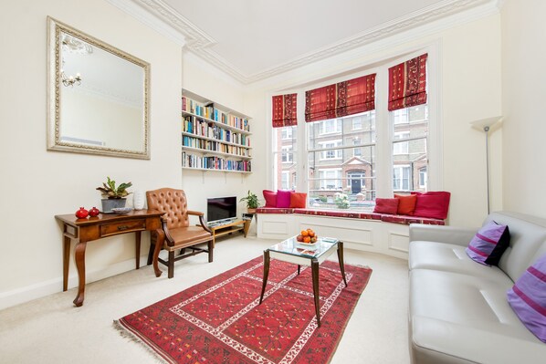 Living area - Allegra House (London)