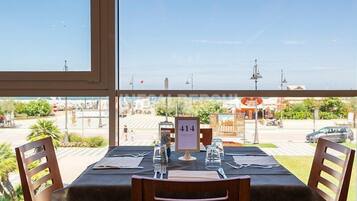 Lunch and dinner served, Italian cuisine