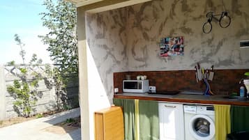 Fridge, microwave, electric kettle, cookware/dishes/utensils