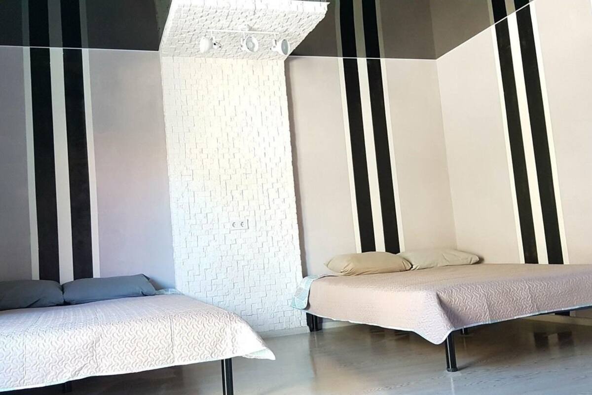 Loft | Desk, blackout drapes, soundproofing, WiFi (free)