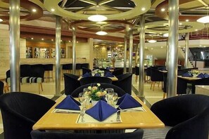 International cuisine - Regent Plaza Hotel & Convention Centre (Karachi)