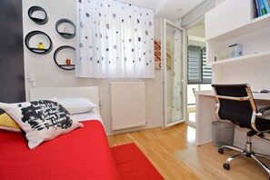 2 Schlafzimmer, Zimmersafe, Schreibtisch, Bügeleisen/Bügelbrett