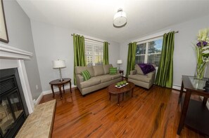 Télévision, cheminée