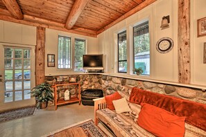TV, fireplace, DVD player