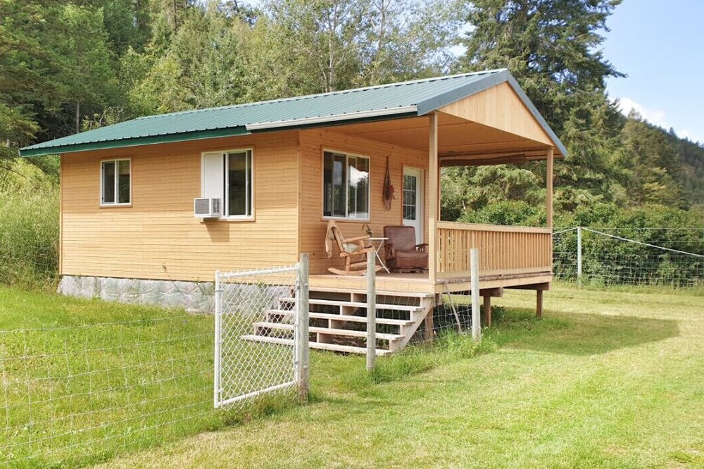 Cozy Cabin in Kettle Valley