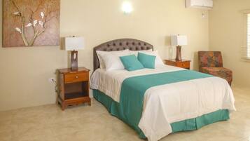 Vila, 1 cama Queen e sofá-cama, vista para o mar | 1 quarto, edredons de pluma, individualmente decorados