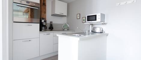 Fridge, microwave, oven, coffee/tea maker