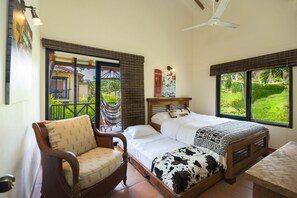 4 habitaciones, tabla de planchar con plancha, wifi y ropa de cama 