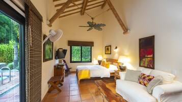 4 habitaciones, tabla de planchar con plancha, wifi y ropa de cama