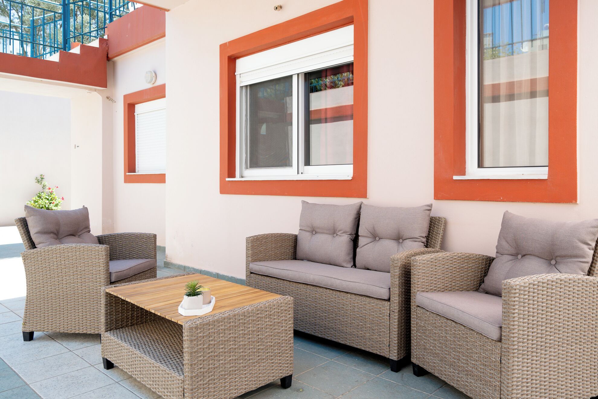 المنشأة من الخارج