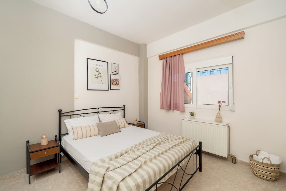 2 bedrooms, individually furnished, blackout curtains, soundproofing