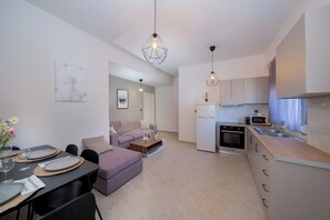 Apartment, 2 Bedrooms (1) | Private kitchen | Fridge, oven, stovetop, electric kettle - A & D Apartments (Markopoulo Mesogaias)