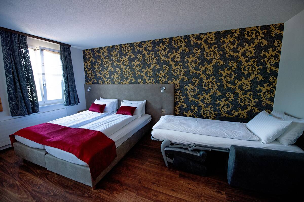 Classic-Dreibettzimmer, Balkon, Bergblick