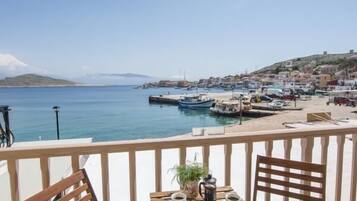 Panoramic Apartment, Bay View | Balcony