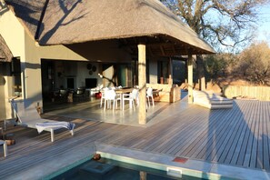 Outdoor dining - Exclusive home in wildlife estate near to Kruger Park (Hoedspruit)