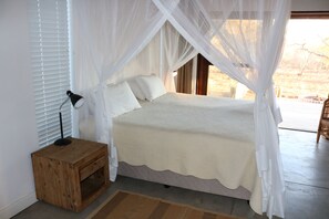 3 chambres, coffres-forts dans les chambres, fer et planche à repasser