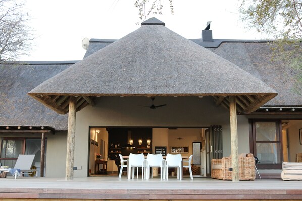 Terrace/patio - Exclusive home in wildlife estate near to Kruger Park (Hoedspruit)