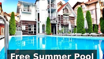 Outdoor pool, free cabanas, pool umbrellas