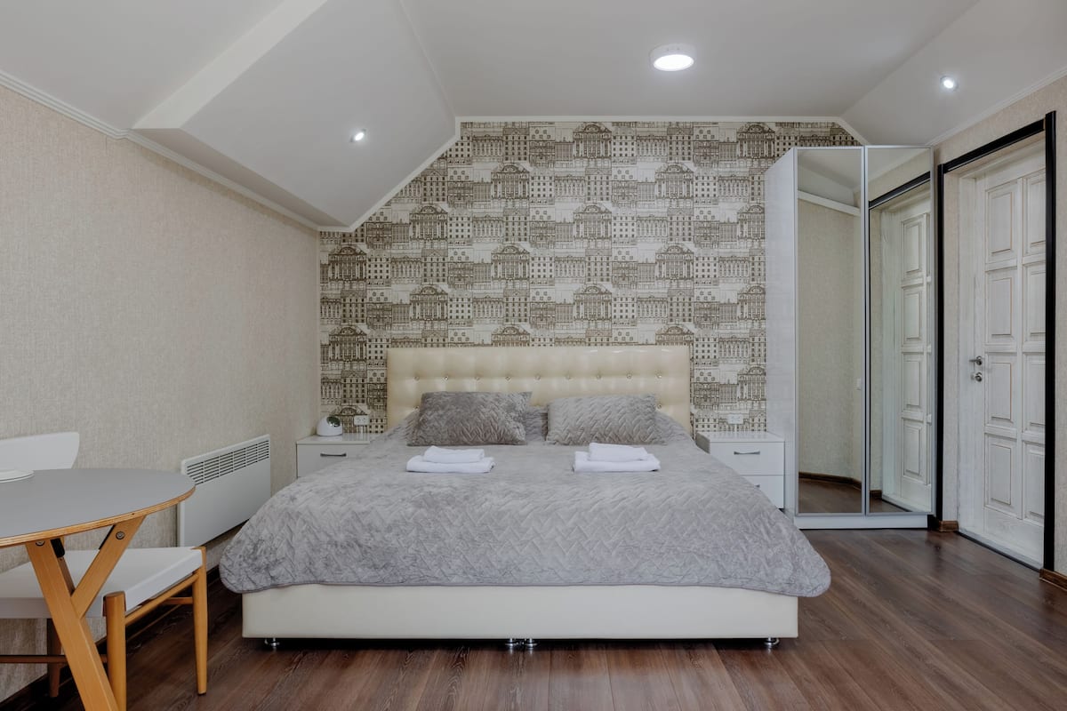 Habitación doble, 1 cama King size, hidromasaje | Ropa de cama de alta calidad y camas con pillow-top