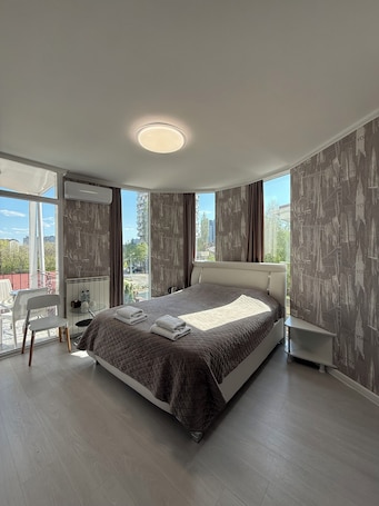 Superior Double Room, 1 Bedroom, Jetted Tub, Courtyard View. Hotel Kalyan & Spa
