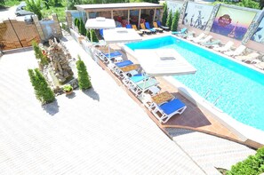Outdoor pool, free pool cabanas, pool umbrellas