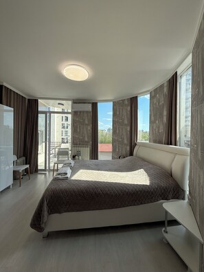 Superior dubbelrum - 1 sovrum - bubbelbad - utsikt mot staden | Sängtillbehör av högsta kvalitet och bäddmadrasser