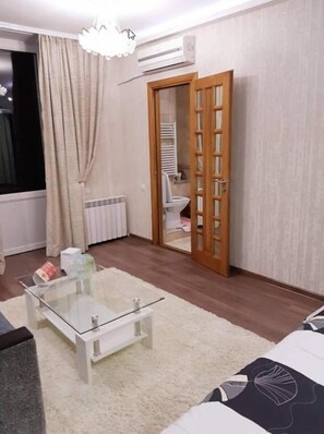 Classic Triple Room, Multiple Beds, Jetted Tub