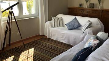 2 bedrooms, iron/ironing board, travel cot, free WiFi