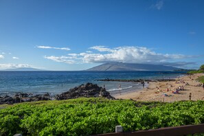 Beach nearby, sun-loungers, beach towels