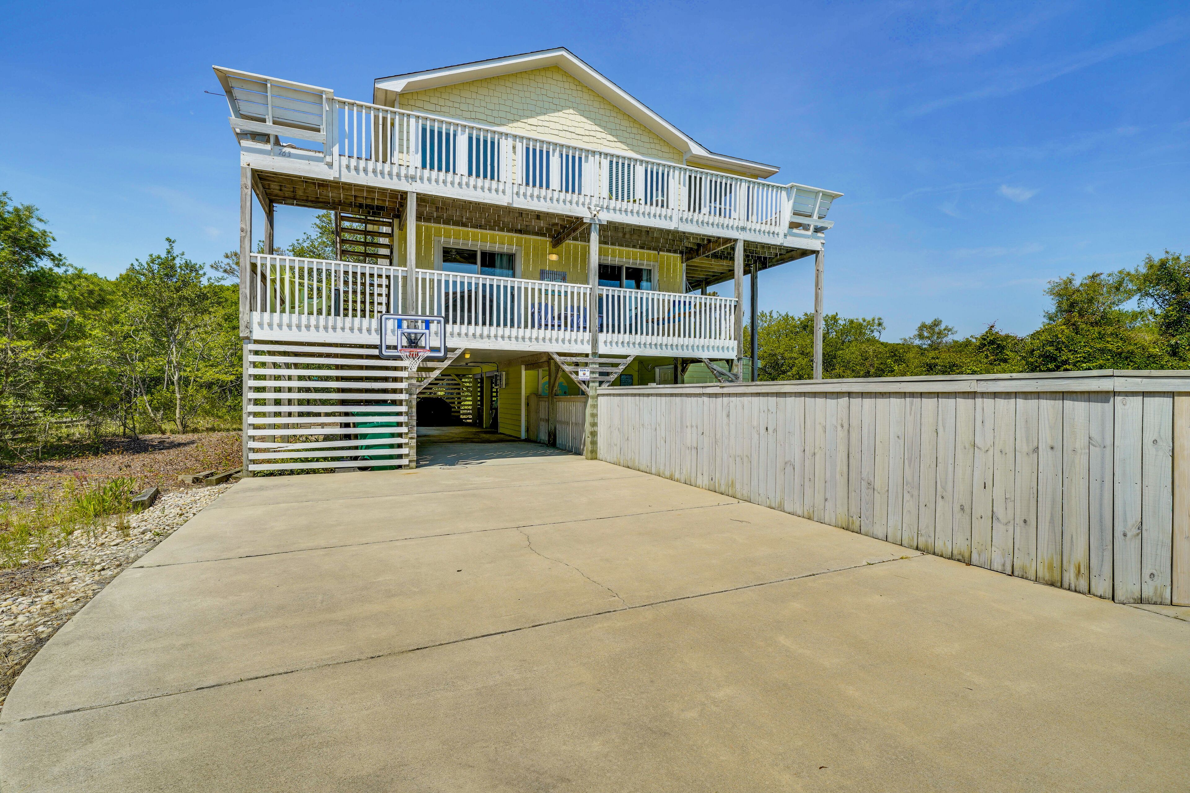 OCEANSIDE:  LOVELY home , Private Saltwater Pool, Hot Tub, private,  quiet neighborhood