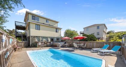 Private pool, hot tub, in Duck. 850 ft to beach! Pet Friendly!