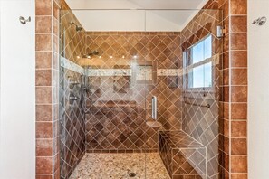 Combined shower/tub, towels, toilet paper
