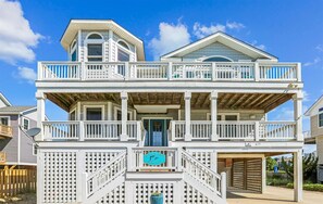 Exterior - Private heated pool, hot tub, gameroom, pool table, Pet friendly! (Corolla)