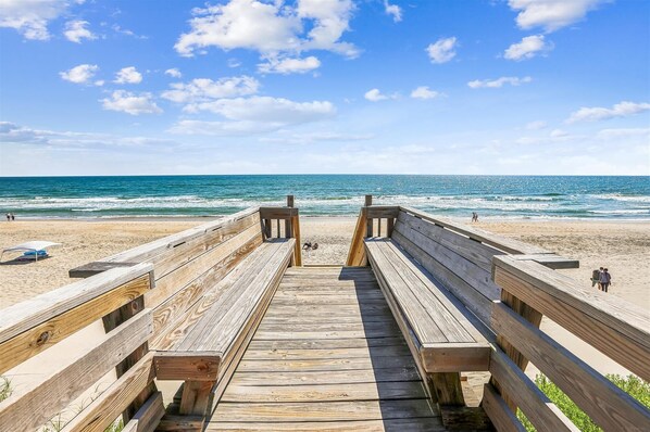 Una spiaggia nelle vicinanze