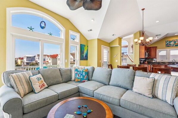 Flat-screen TV, fireplace, Netflix, DVD player