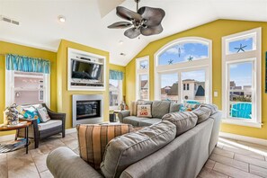 Flat-screen TV, fireplace, Netflix, DVD player