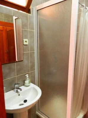 Dutxa, assecador de cabells i tovalloles 