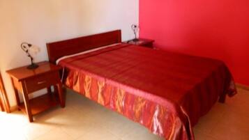 Minibar, desk, free WiFi, bed sheets