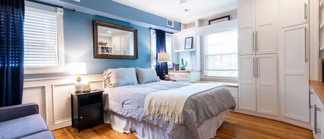 3 chambres, bureau, fer et planche à repasser, lit parapluie