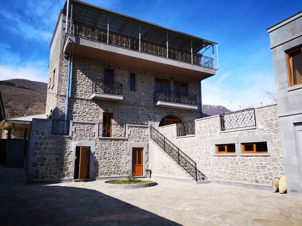 Front of property - RubinHotel (Goris)