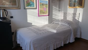 Familienzimmer, Mehrere Betten | Minibar, Schreibtisch, kostenlose Babybetten, kostenloses WLAN