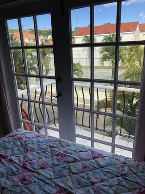 3 quartos, cofres nos quartos, ferros/tábuas de passar roupa