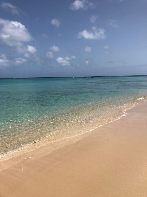 Beach nearby, sun-loungers, beach towels