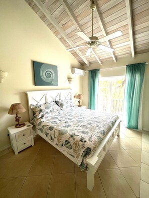 3 bedrooms, in-room safe, iron/ironing board, travel cot