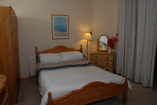 Iron/ironing board, free WiFi, bed sheets